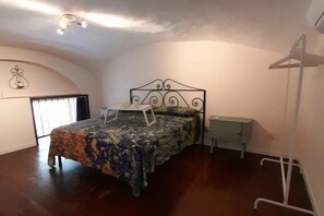 1 camera, Wi-Fi, lenzuola