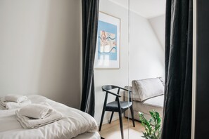 Studio 1 | Skrivebord, skrivebord for bærbar PC og strykejern/-brett