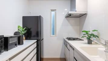 Fridge, cookware/dishes/utensils, paper towels