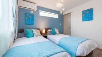 4 bedrooms, desk, WiFi