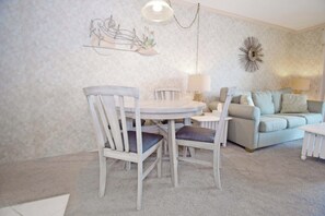 Interior - Ocean Hideaway 506-Oceanfront 18th St, Free WiFi, Elev, W/D, AC (Ocean City)