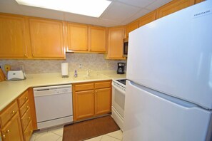 Fridge, microwave, oven, stovetop - Ocean Hideaway 506-Oceanfront 18th St, Free WiFi, Elev, W/D, AC (Ocean City)