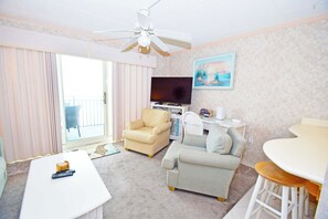 TV, DVD player - Ocean Hideaway 506-Oceanfront 18th St, Free WiFi, Elev, W/D, AC (Ocean City)