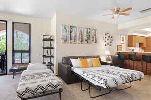 2 Schlafzimmer, Schreibtisch, Bügeleisen/Bügelbrett, Reisekinderbett