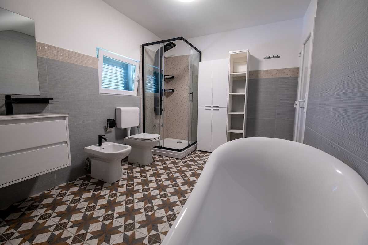 Hair dryer, towels