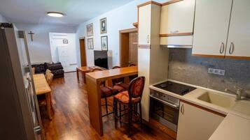 Fridge, microwave, oven, dishwasher