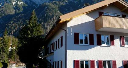 Lena in Haus Baumgartner