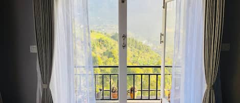 Vista frontal de la propiedad