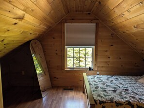 2 bedrooms, travel cot, free WiFi, bed sheets