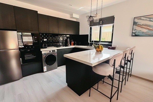 Executive Suite, 1 Bedroom, Balcony, Courtyard View | Private kitchen