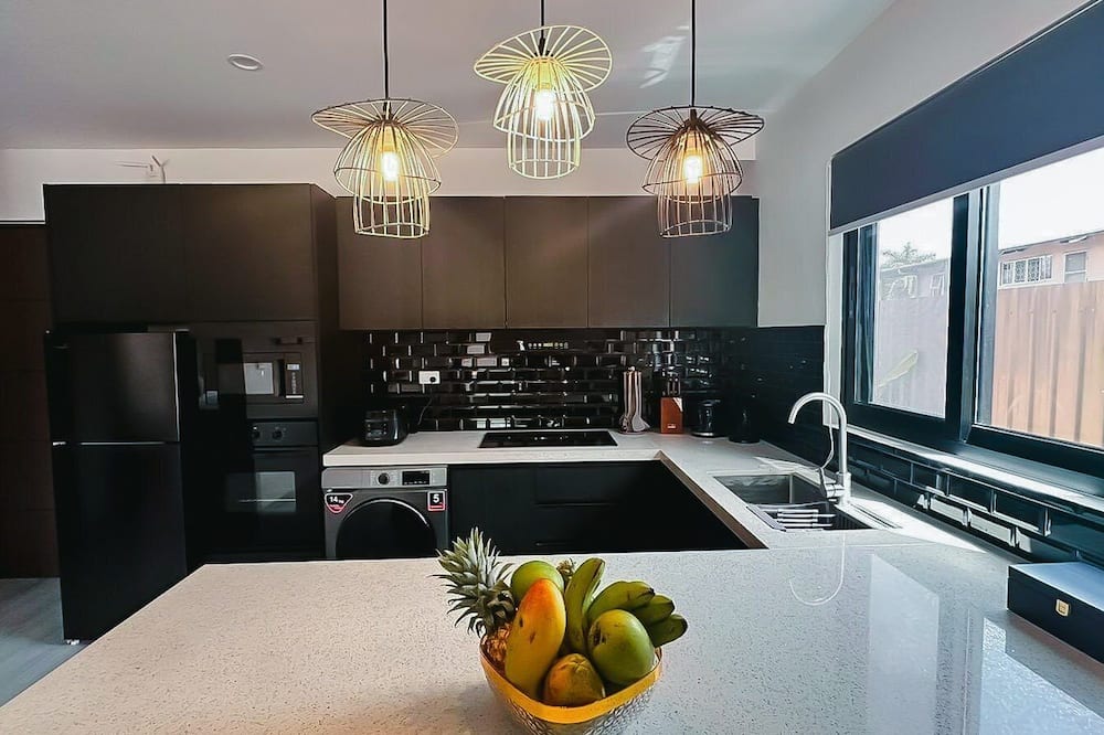 Hibiscus Suites And Residences