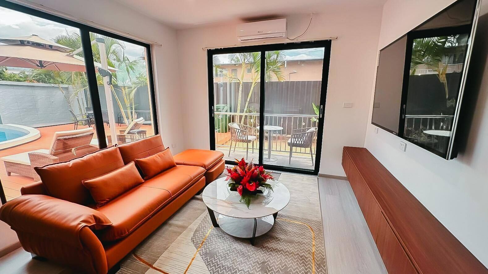 Executive Suite, 1 Bedroom, Balcony, Pool View | Living area | Smart TV