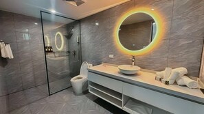Suite Présidentielle, 1 chambre, en bord de piscine | Salle de bain