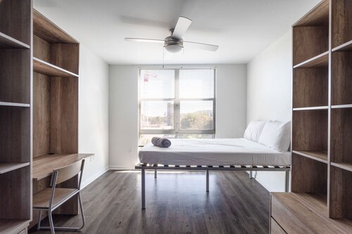 Modern Condo With Pool, Gym, Workspaces & BBQ