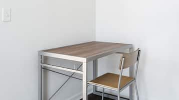 Apartment | 4 bedrooms, desk