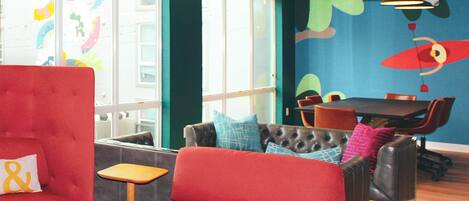 公寓 | 4 間臥室、書桌