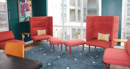 Modern Condo With Pool, Gym, Workspaces & BBQ