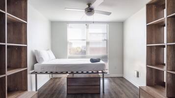 Apartment | 4 bedrooms, desk