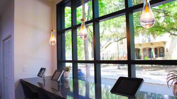 Apartment | 4 bedrooms, desk