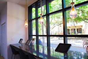 Căn hộ | 4 phòng ngủ, bàn 