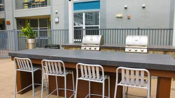 Apartment | 4 bedrooms, desk