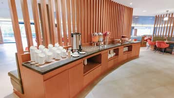 Petit déjeuner complet compris tous les jours