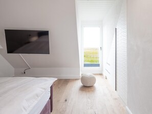 Apartment | 2 bedrooms, individually furnished - Exklusive Wohnung auf dem Deich an der Nordsee (Hattstedtermarsch)