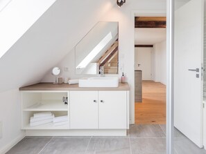 Bathroom - Exklusive Wohnung auf dem Deich an der Nordsee (Hattstedtermarsch)