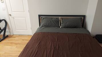 2 bedrooms, desk, free WiFi, bed sheets