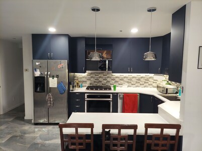 Charming 2-bedroom condo in fabulous Brooklyn with AC, WiFi, fitness equipment 