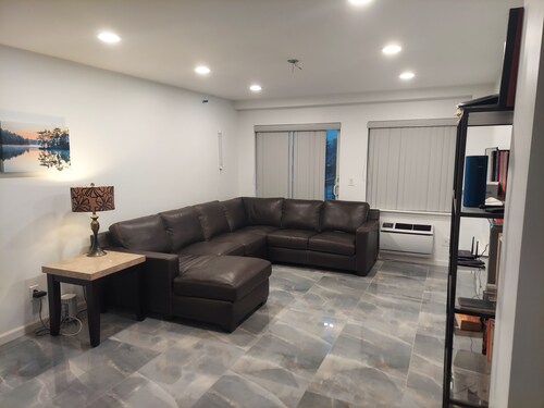 Charming 2-bedroom condo in fabulous Brooklyn with AC, WiFi, fitness equipment 
