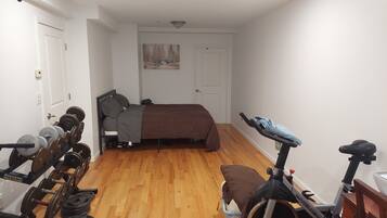 2 bedrooms, desk, free WiFi, bed sheets