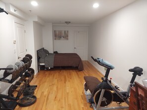 2 bedrooms, desk, free WiFi, bed sheets