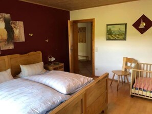 3 bedrooms, WiFi, bed sheets