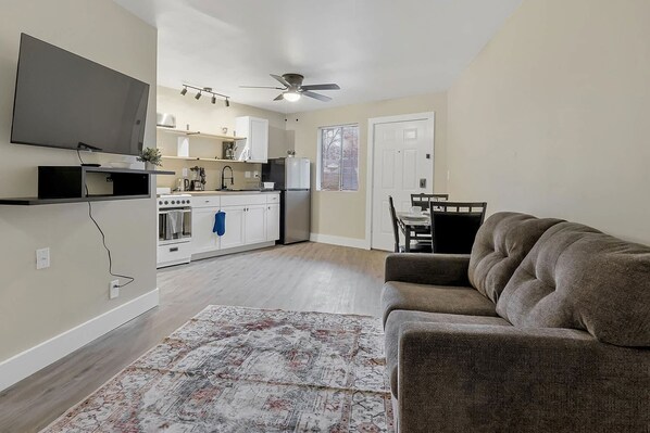 Apartment | Desk, Internet