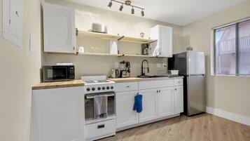 Apartment | Meja, Internet