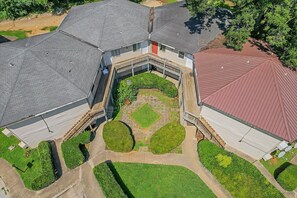 Apartment | Desk, Internet - Modern Studio Apartment in Huntsville (Huntsville)