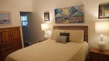 2 bedrooms, desk, free WiFi, bed sheets