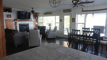 Smart TV, fireplace