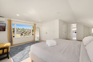 3 bedrooms, desk, iron/ironing board, WiFi