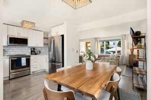 冷蔵庫、電子レンジ、コンロ、食器洗い機