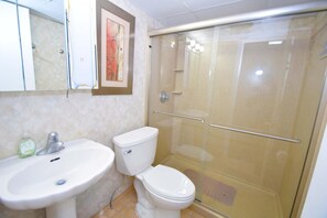 Condo, 1 habitación | Baño