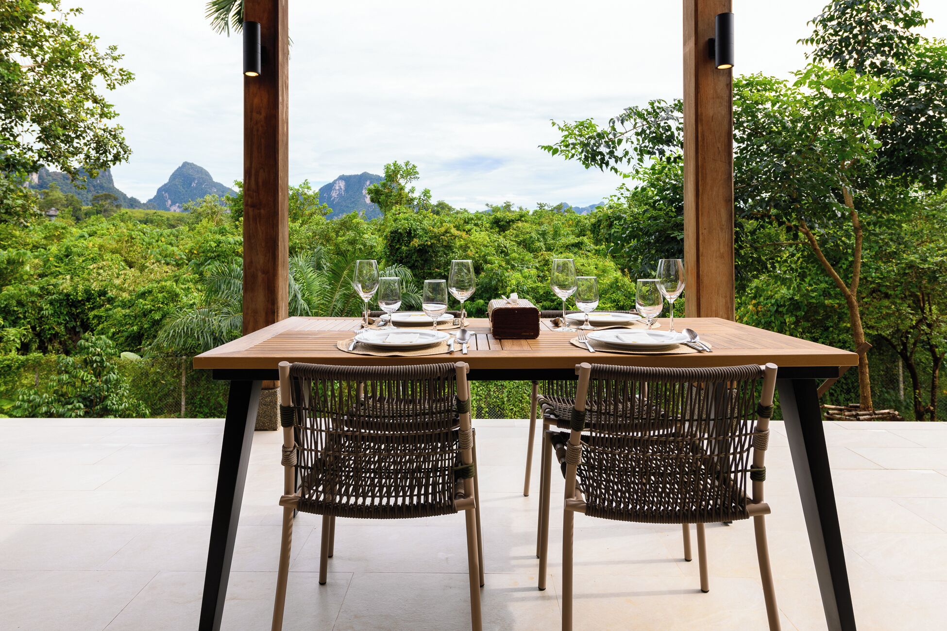 Panorama-villa - privat pool - bjergudsigt | Spisning på værelset