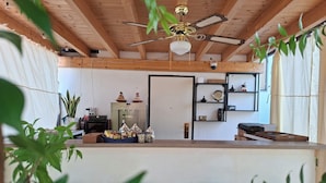 Cocktail bar, pool views, open daily