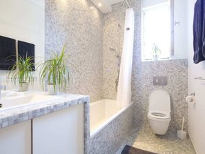 House | Bathroom
