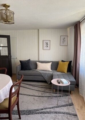 Mobile Home | Dining