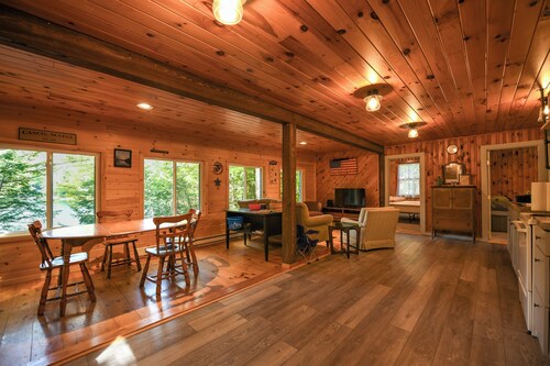 Pet-Friendly Classic Maine Camp on Quiet Coffee Pond