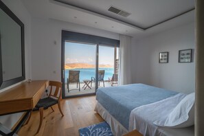 Villa | 6 bedrooms - Beach Access 6 Bedroom Villa (Agios Nikolaos)