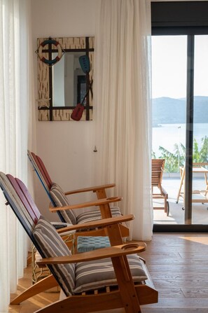 Villa | 6 bedrooms - Beach Access 6 Bedroom Villa (Agios Nikolaos)