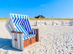 House | Beach - Little Boat (Juist)